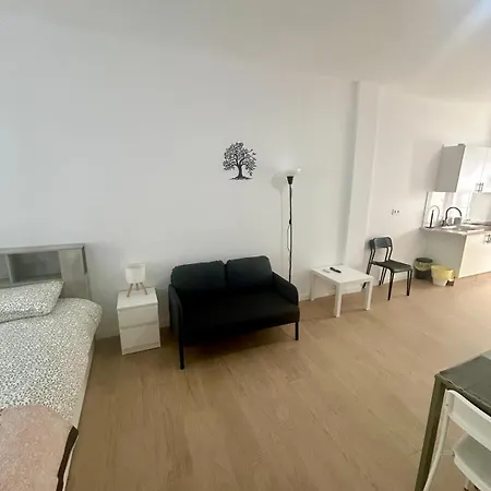 Excellent Renovated House Close To The شقة *