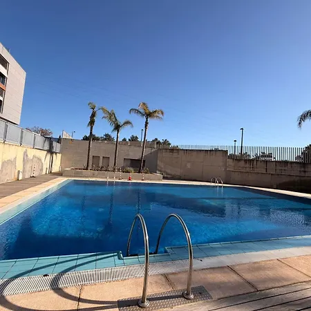 Con Piscina En *
