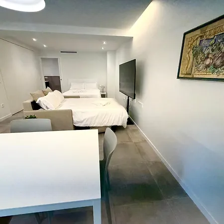 Modern Near Nou Mestalla & Metro *