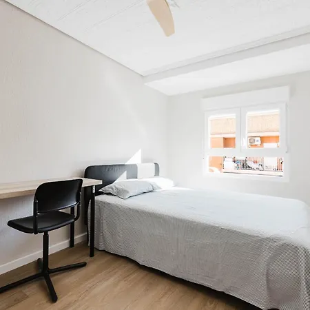 Stylish Newly Renovated 4 Bedroom شقة فالنسيا