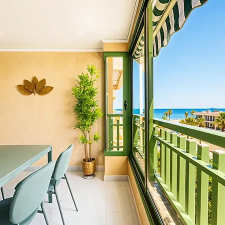 50 Meters From The Beach, With A Pool And Balcony فالنسيا