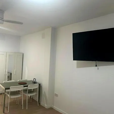 Excellent Renovated House Close To The فالنسيا