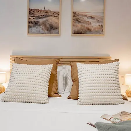 Modern Loft Near Roig Arena *