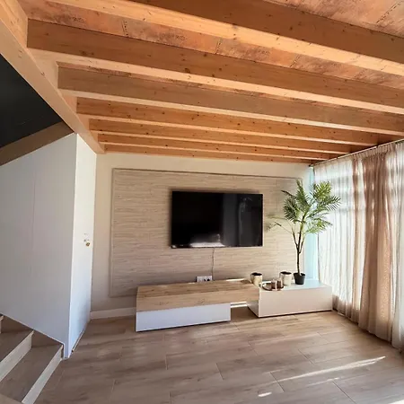 Con Piscina En Apartament