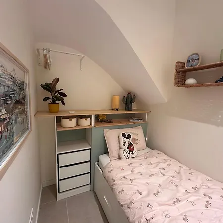 Walk - 20 Min - Beautiful Private Patio