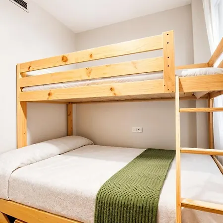 50 Meters From The Beach, With A Pool And Balcony * فالنسيا