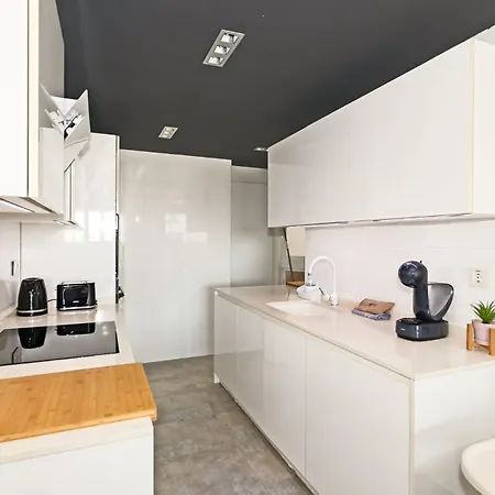 Daire Guestready - Beachside With Pool *
