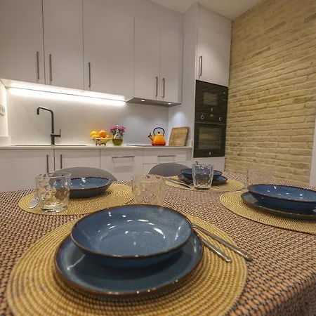 Walk - 20 Min - Beautiful Private Patio