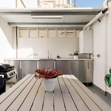 Center With Shaded Terrace شقة *