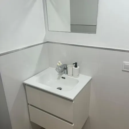 Excellent Renovated House Close To The فالنسيا