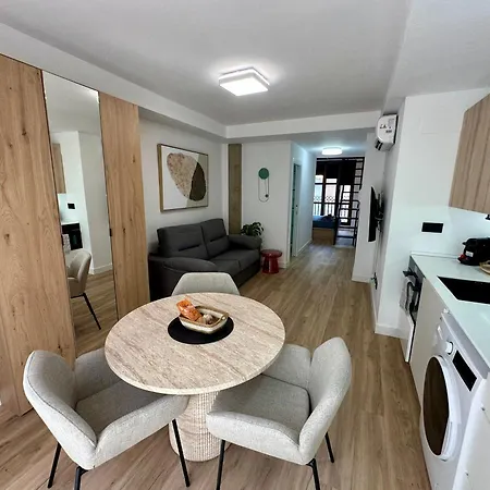 Piso Elegante En Calle Ripalda - Barrio Del Carmen شقة