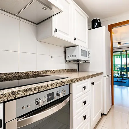 アパート 50 Meters From The Beach, With A Pool And Balcony バレンシア