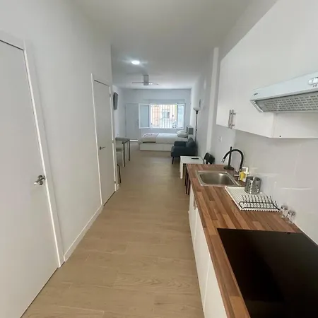 Excellent Renovated House Close To The شقة فالنسيا