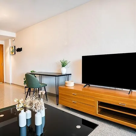 50 Meters From The Beach, With A Pool And Balcony فالنسيا