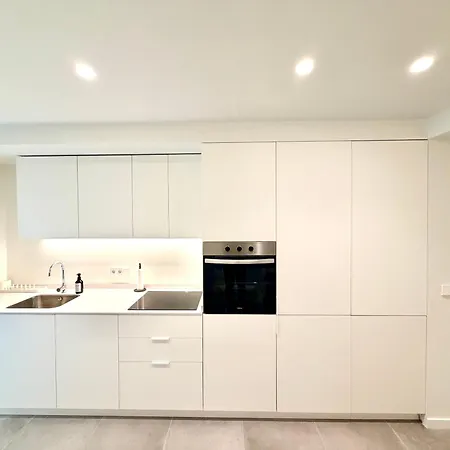 Modern Near Nou Mestalla & Metro Апартаменты *