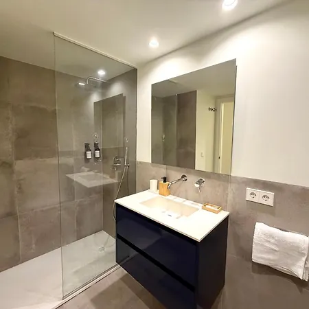 Convenient Near Nou Mestalla & Metro * Valencia