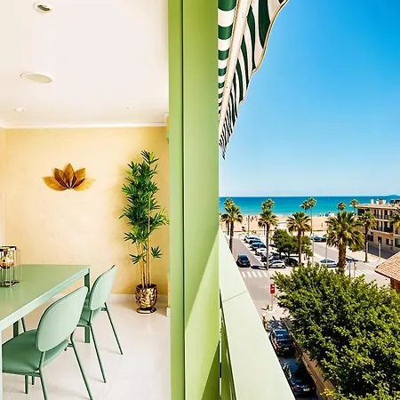 50 Meters From The Beach, With A Pool And Balcony شقة