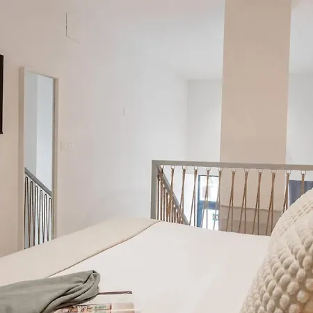Modern Loft Near Roig Arena Apartamento *