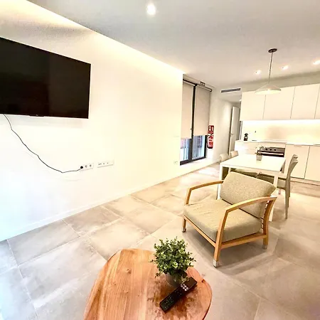 Relaxing 1br Near Nou Mestalla & Metro Апартаменты