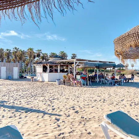 50 Meters From The Beach, With A Pool And Balcony * فالنسيا