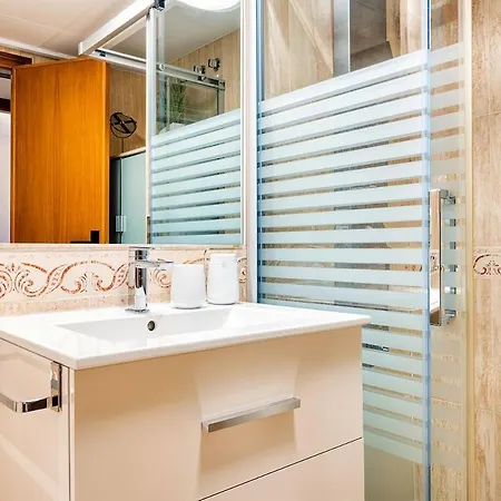 شقة 50 Meters From The Beach, With A Pool And Balcony فالنسيا