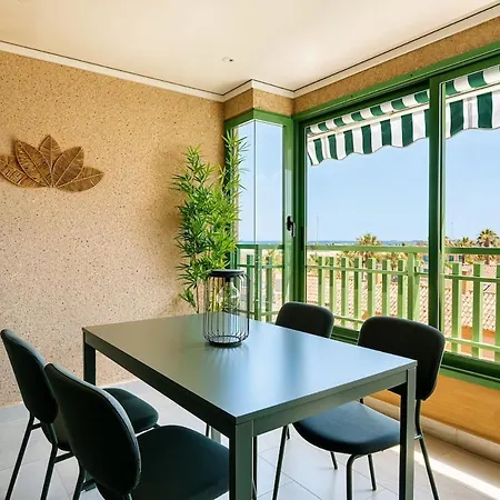 50 Meters From The Beach, With A Pool And Balcony * فالنسيا