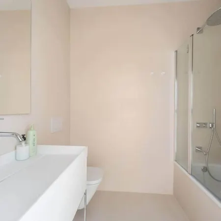 شقة ⭐️new⭐️ Patio A House . Walk To Beach, Port & Met *