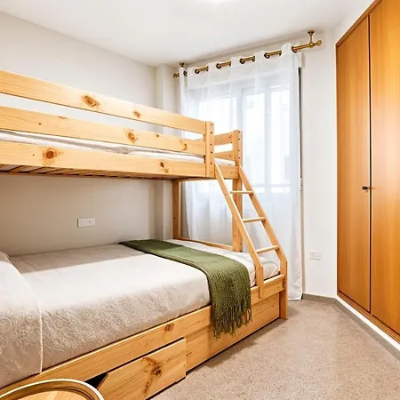 アパート 50 Meters From The Beach, With A Pool And Balcony