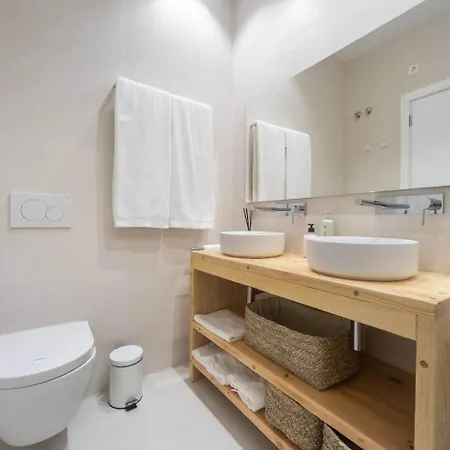 ⭐️new⭐️ Patio A House . Walk To Beach, Port & Met