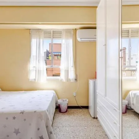 Rum i privatbostad Alquilo Doble Con Aire Acondicionado, Nevera Y Bano Privado *