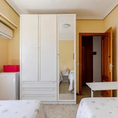 Alquilo Doble Con Aire Acondicionado, Nevera Y Bano Privado Rum i privatbostad Valencia