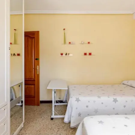 Rum i privatbostad Alquilo Doble Con Aire Acondicionado, Nevera Y Bano Privado Valencia
