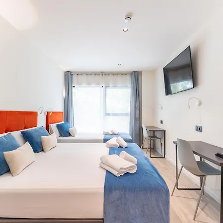 Hotell Az Hqtel Arena 3*