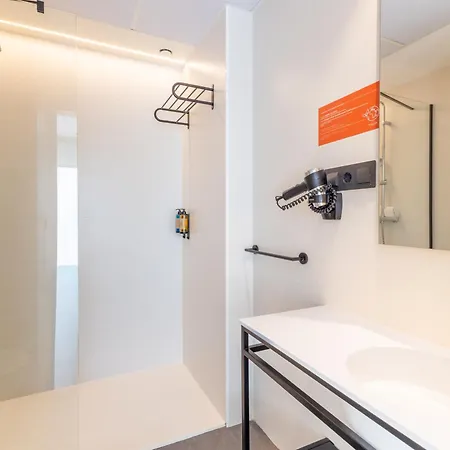 Hotell Az Hqtel Arena