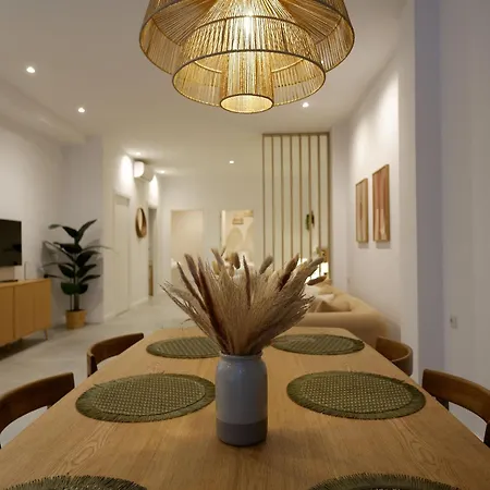 Milos Cozy, Family-friendly In Patraix דירה *