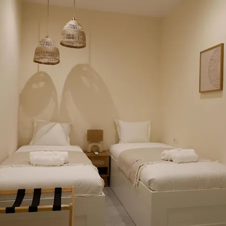Milos Cozy, Family-friendly In Patraix דירה
