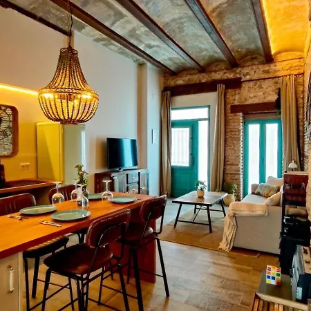Cabanal Mediterranean Patio דירה
