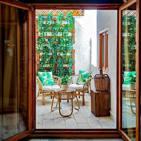Cabanal Mediterranean Patio דירה