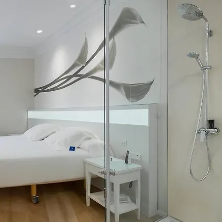 Hotel Melia Plaza 4*