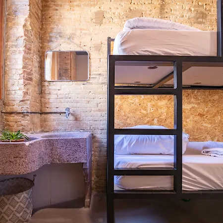 Bird House Bed & Breakfast 3*