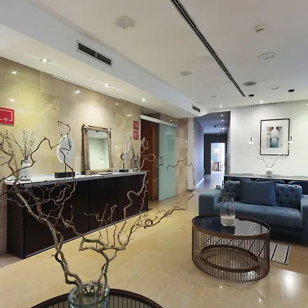 & Co. Quart Boutique 3*
