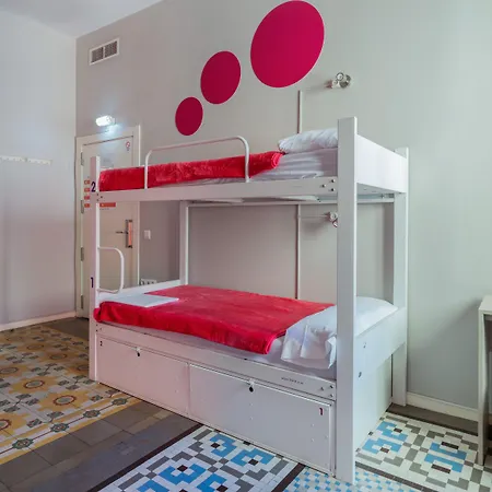 Hostel Purple Nest *