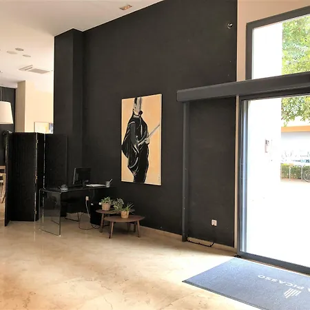 Plaza Picasso Apartment *