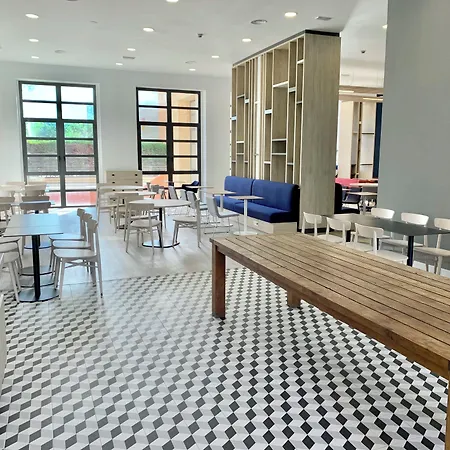 Express Ciudad De Ciencias, An Ihg Valencia