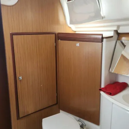 Sun Odyssey De 40' Marina ספינת מלון