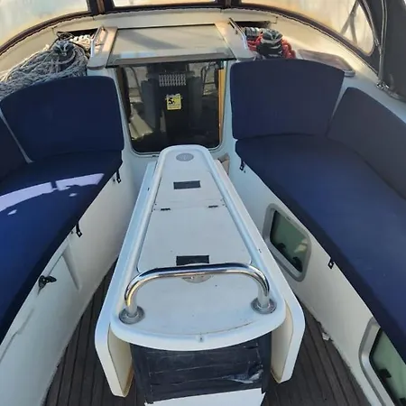ספינת מלון Sun Odyssey De 40' Marina