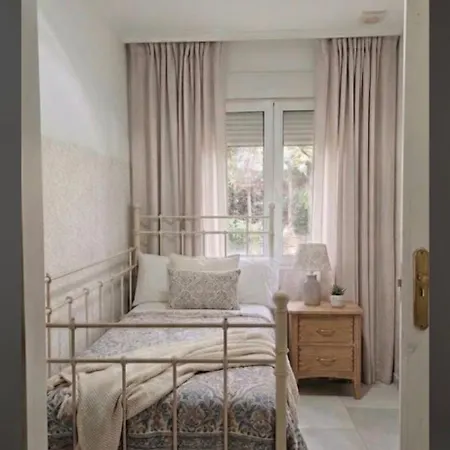 Habitación en casa particular En Casa De Familia Valenciabonita *