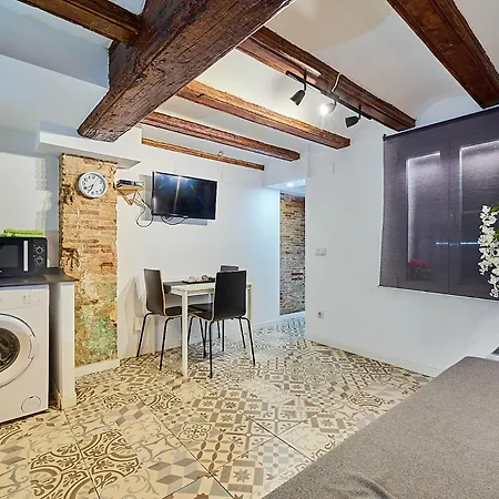 Tree Plaza By Invalencia Apartment