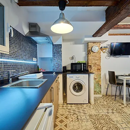 Tree Plaza By Invalencia Apartment
