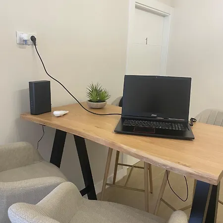Aparthotel Espacio Coworking-estudios Con Residencia Cerca Campus Universitario